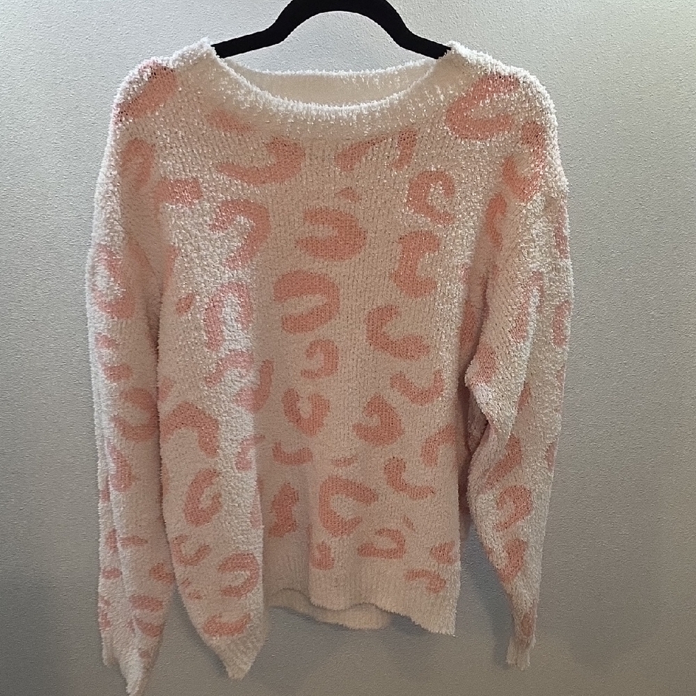 Chic Pink and White Patterned Sweater